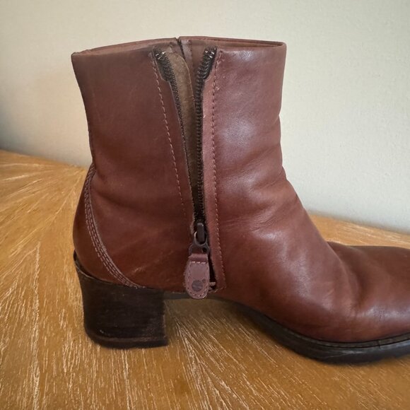 Timberland Genuine Leather Boots Block Heel Booties Distressed Tan Brown 7.5 - Picture 9 of 12